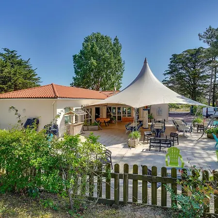 Gorgeous In With Heated Swimming Pool *