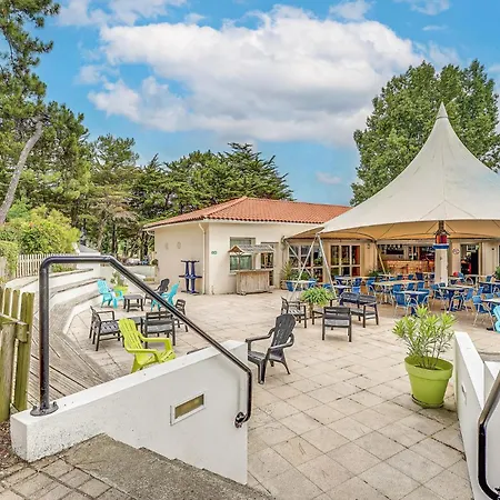 Awesome In With Kitchen Holiday home La Faute-sur-Mer